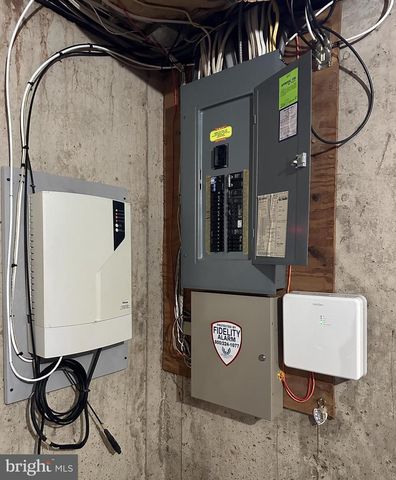 2801 DENBEIGH DR, Hatfield, PA 19440