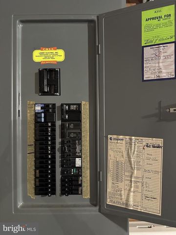 2801 DENBEIGH DR, Hatfield, PA 19440