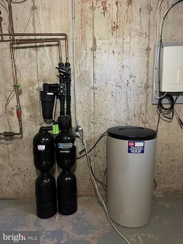 2801 DENBEIGH DR, Hatfield, PA 19440