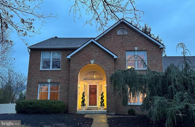 2801 DENBEIGH DR, Hatfield, PA 19440