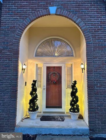 2801 DENBEIGH DR, Hatfield, PA 19440