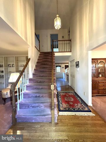 2801 DENBEIGH DR, Hatfield, PA 19440