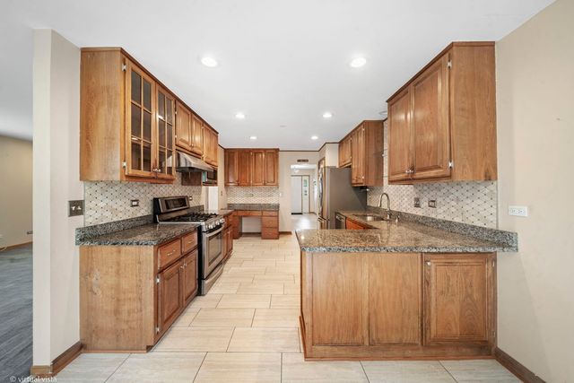 114 Wren Court, Glendale Heights, IL 60139