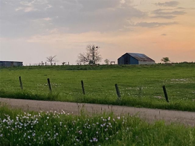 6446 Mensik Road, Schulenburg, TX 78956