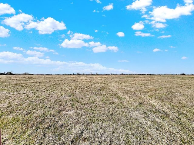 6446 Mensik Road, Schulenburg, TX 78956