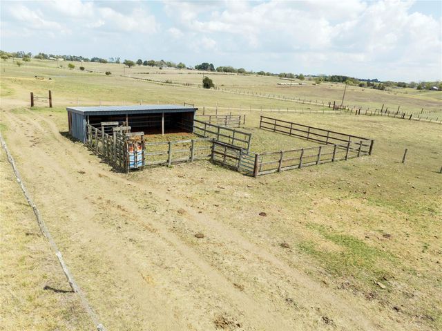 6446 Mensik Road, Schulenburg, TX 78956