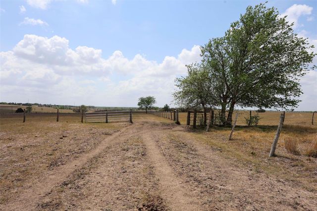 6446 Mensik Road, Schulenburg, TX 78956