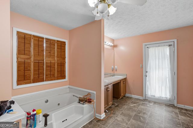 220 Daileys Plantation Drive, Mcdonough, GA 30253