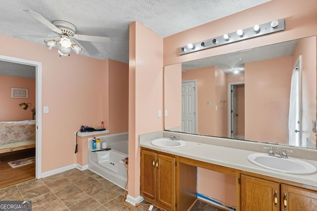 220 Daileys Plantation Drive, Mcdonough, GA 30253