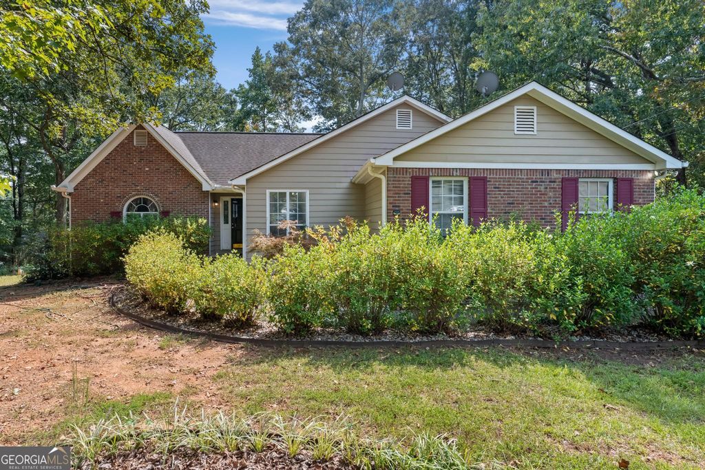 220 Daileys Plantation Drive, Mcdonough, GA 30253