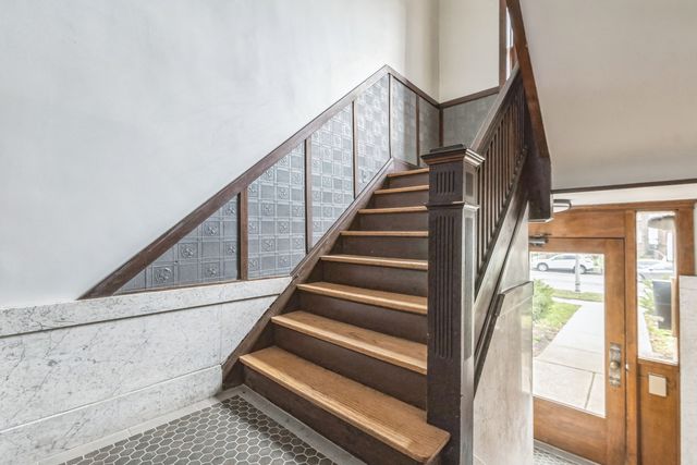 120 N Austin Boulevard S-3, Oak Park, IL 60302