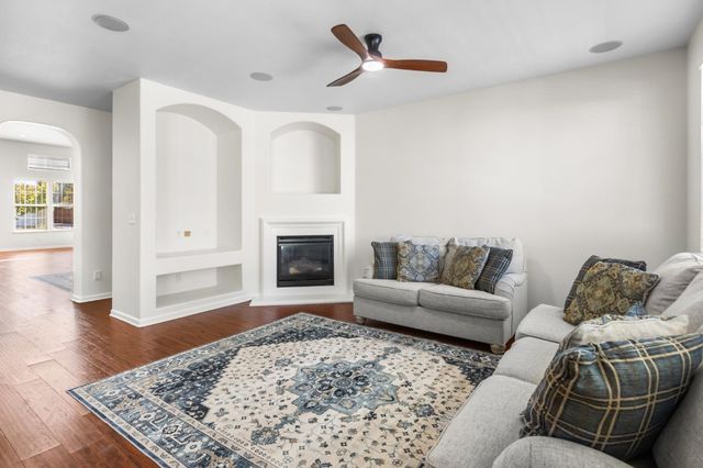 307 Noble Dr, Merced, CA 95348