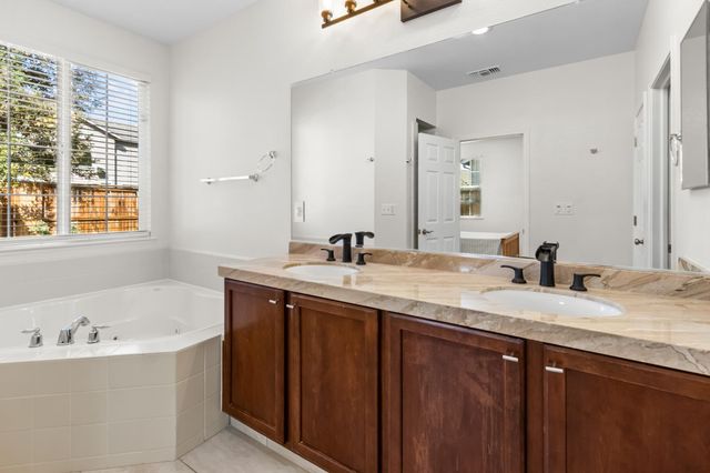 307 Noble Dr, Merced, CA 95348