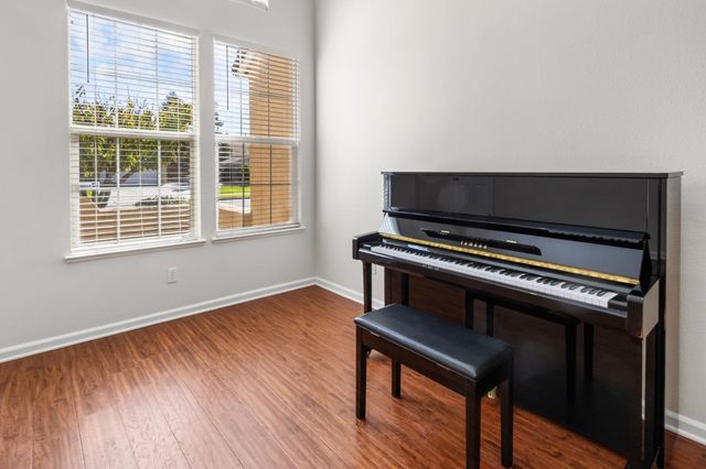 307 Noble Dr, Merced, CA 95348