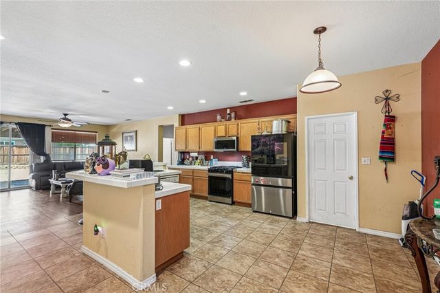 13572 Kitty Hawk, Victorville, CA 92392