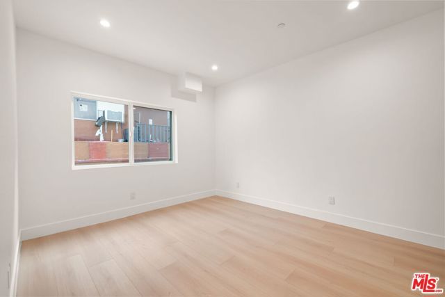 913 N Hobart Boulevard 2, Los Angeles, CA 90029