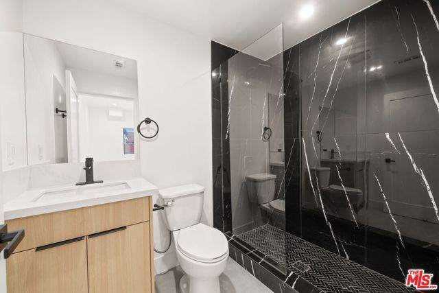 913 N Hobart Boulevard 2, Los Angeles, CA 90029