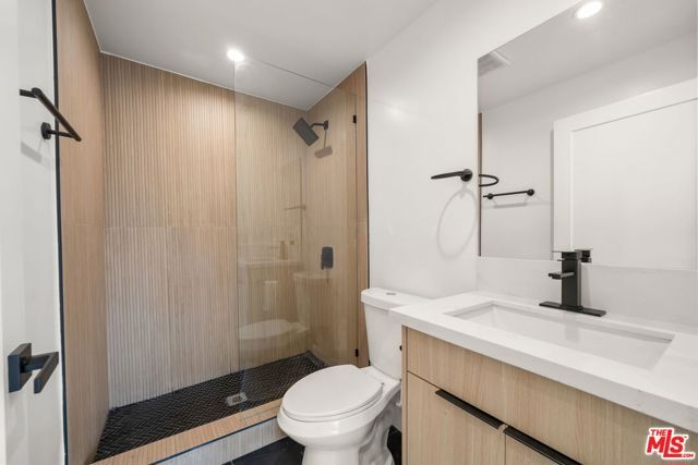913 N Hobart Boulevard 2, Los Angeles, CA 90029