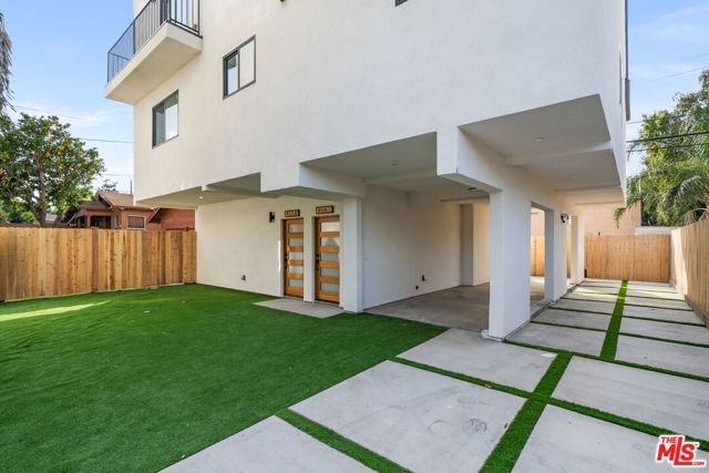 913 N Hobart Boulevard 2, Los Angeles, CA 90029