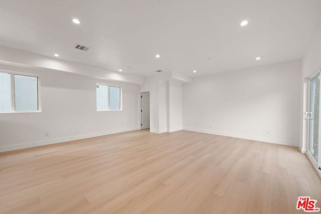 913 N Hobart Boulevard 2, Los Angeles, CA 90029