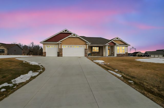 1013 Birch Avenue NE, Montgomery, MN 56069