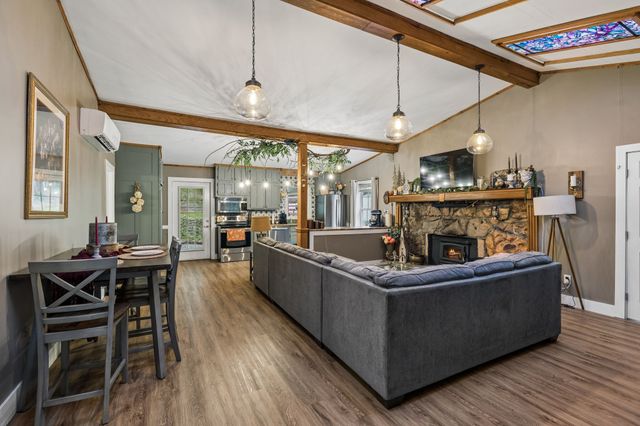 206 Gunter Ridge Rd, Pulaski, TN 38478