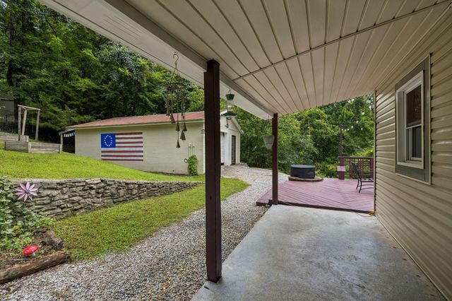 206 Gunter Ridge Rd, Pulaski, TN 38478