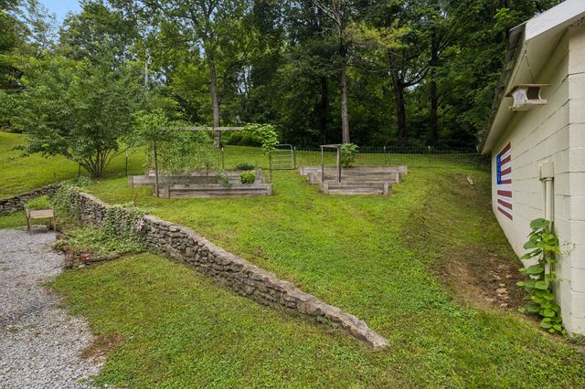 206 Gunter Ridge Rd, Pulaski, TN 38478