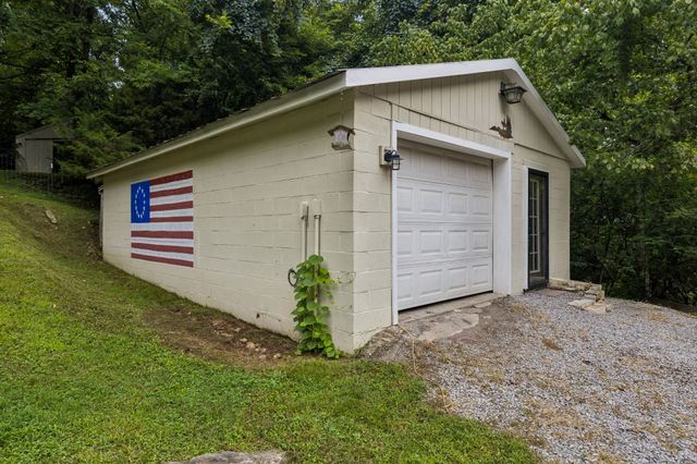 206 Gunter Ridge Rd, Pulaski, TN 38478