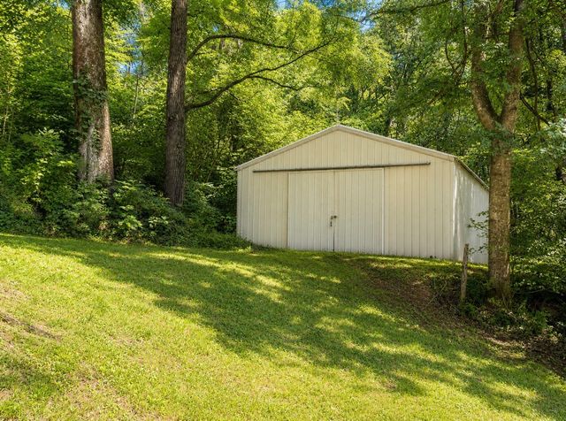 206 Gunter Ridge Rd, Pulaski, TN 38478