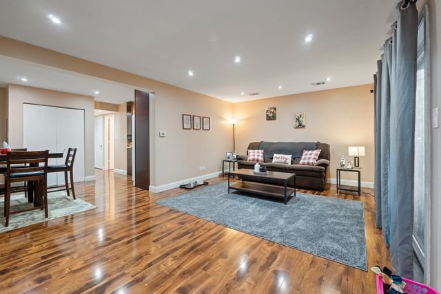 9645 S Harlem Avenue 1H, Chicago Ridge, IL 60415