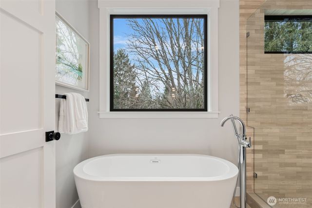 6223 43rd Avenue NE, Seattle, WA 98115