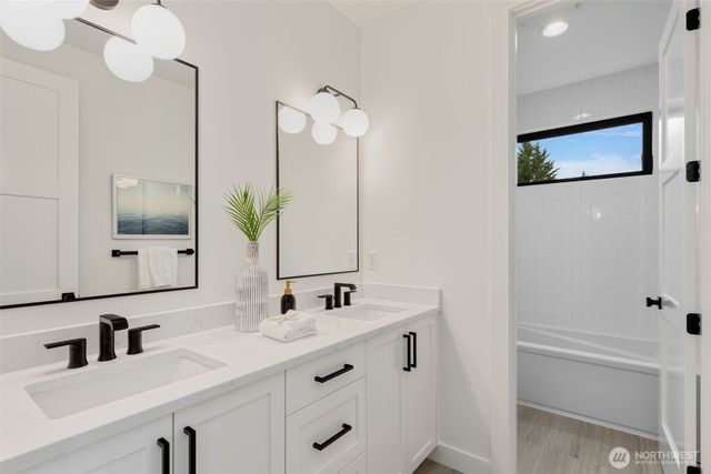 6223 43rd Avenue NE, Seattle, WA 98115