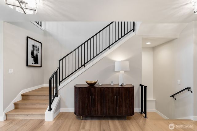 6223 43rd Avenue NE, Seattle, WA 98115