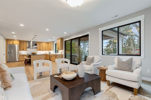 6223 43rd Avenue NE, Seattle, WA 98115