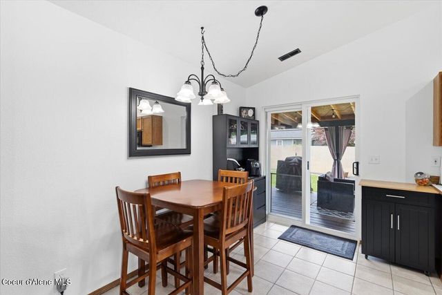 1073 W Kyler AVE, Hayden, ID 83835
