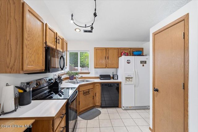 1073 W Kyler AVE, Hayden, ID 83835