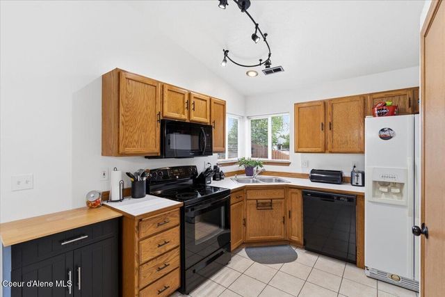 1073 W Kyler AVE, Hayden, ID 83835