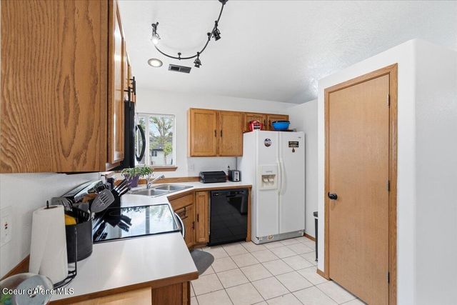 1073 W Kyler AVE, Hayden, ID 83835