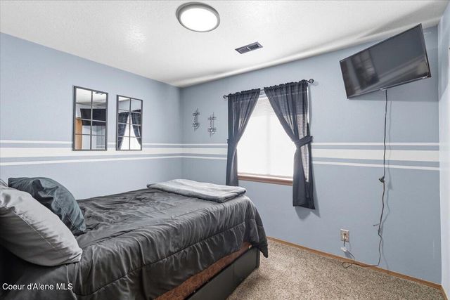 1073 W Kyler AVE, Hayden, ID 83835