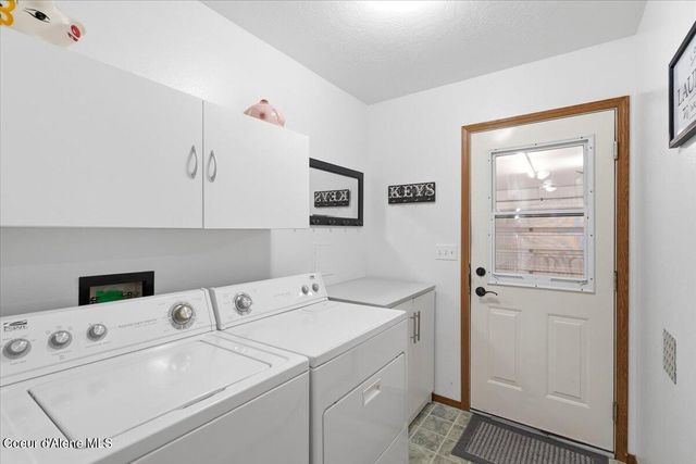 1073 W Kyler AVE, Hayden, ID 83835