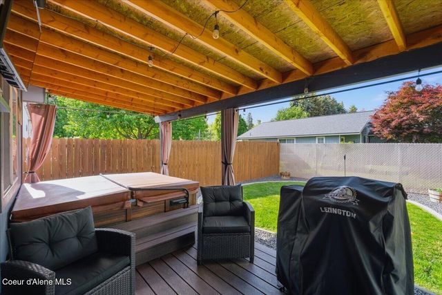 1073 W Kyler AVE, Hayden, ID 83835