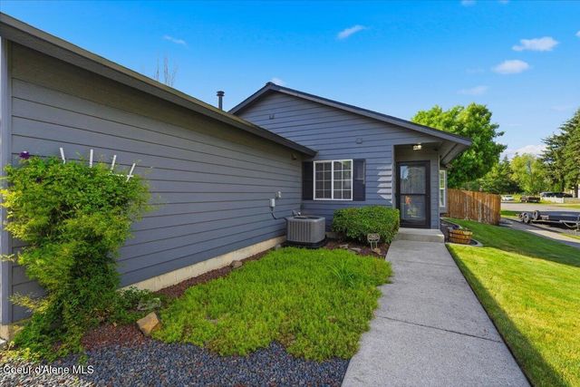 1073 W Kyler AVE, Hayden, ID 83835