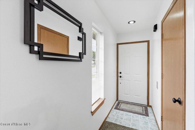 1073 W Kyler AVE, Hayden, ID 83835