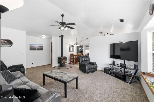 1073 W Kyler AVE, Hayden, ID 83835