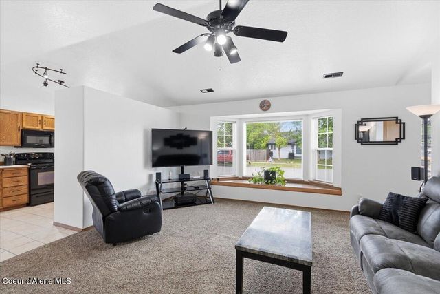 1073 W Kyler AVE, Hayden, ID 83835
