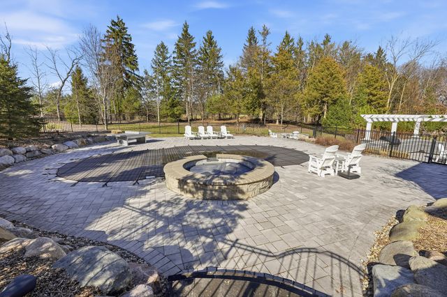 2424 Highland Drive, Ann Arbor, MI 48105