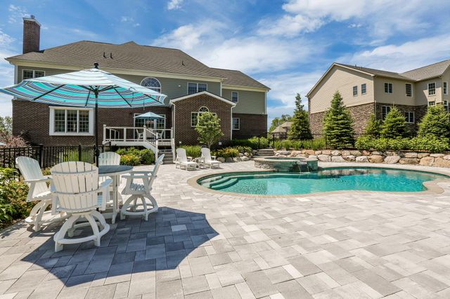 2424 Highland Drive, Ann Arbor, MI 48105