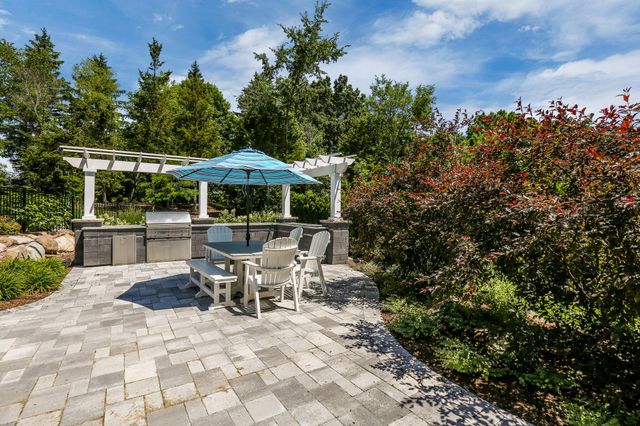 2424 Highland Drive, Ann Arbor, MI 48105