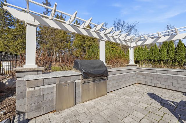 2424 Highland Drive, Ann Arbor, MI 48105